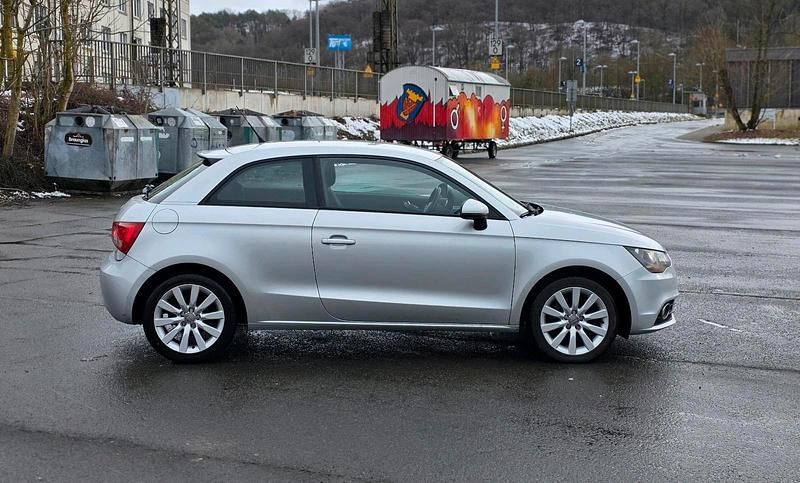 Gebraucht Audi A1 Ambiente 105 PS (77 kW) 2010 Silber Kleinwagen