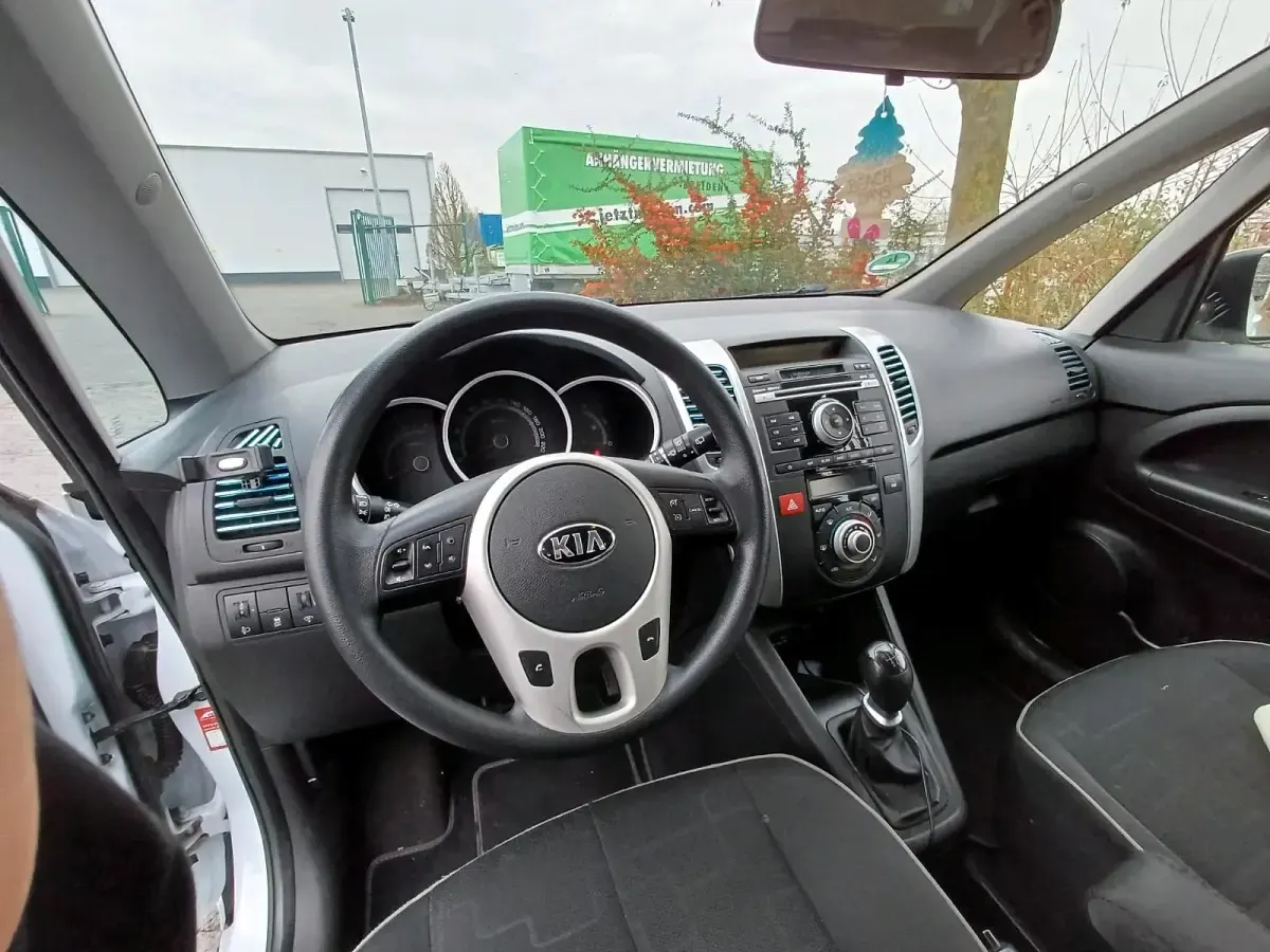 Gebraucht Kia Venga 90 PS (66 kW) 2014 Weiß Kleinwagen