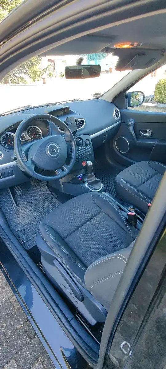 Gebraucht Renault Clio II 101 PS (74 kW) 2010 Schwarz Limousine