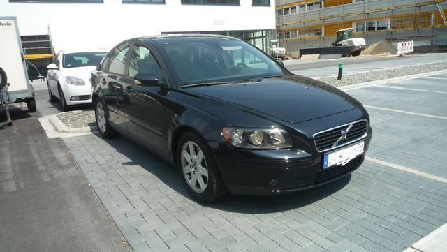 Schwarz metallic Gebraucht 2005 Volvo S40 Momentum Limousine | 7.000 € - Bild 1/4