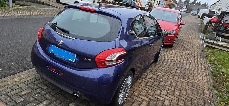 Blau Gebraucht 2012 Peugeot 208 Kleinwagen | 7.000 € (Etwas zu teuer) - Bild 1/4