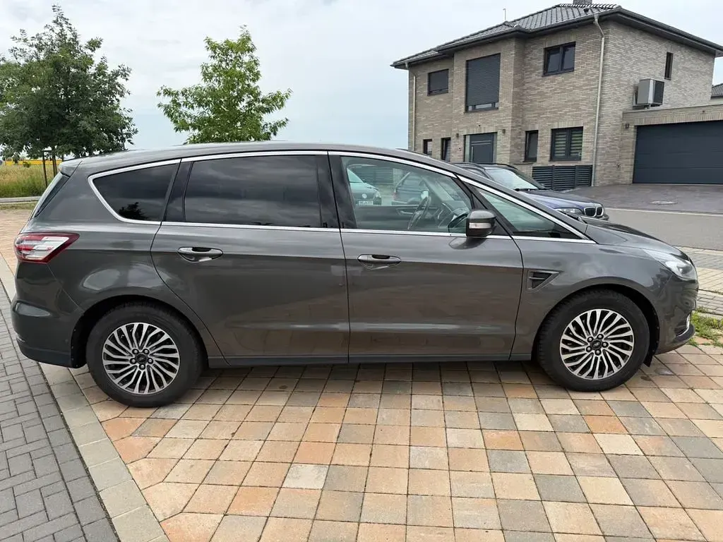 Gebraucht Ford S-MAX Titanium 190 PS (139 kW) 2019 Grau Van / Kleinbus