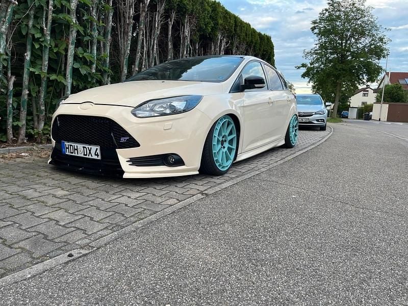 Gebraucht Ford Focus ST 250 PS (183 kW) 2013 Schwarz Limousine