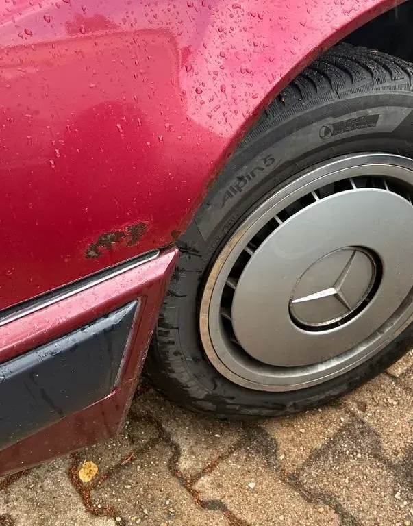 Gebraucht Mercedes 230 136 PS (100 kW) 1991 Rot Limousine