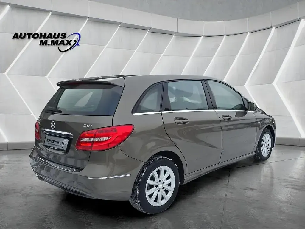 Gebraucht Mercedes B200 136 PS (100 kW) 2012 Grau Kleinwagen