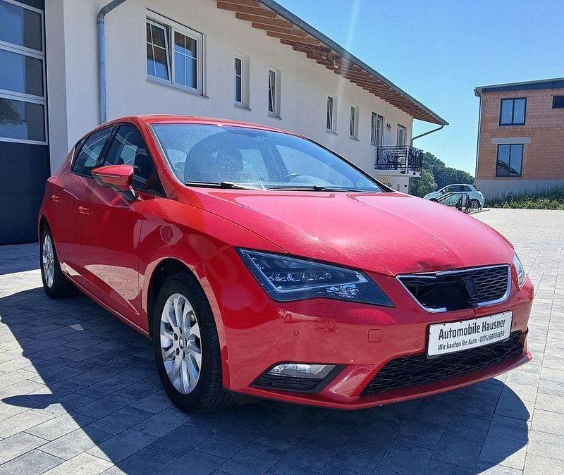Rot Gebraucht 2017 Seat Leon Limousine | 6.900 € (Superpreis) - Bild 1/4