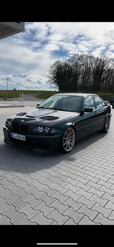 Grün Gebraucht 1998 BMW 323 Limousine | 3.499 € (Etwas zu teuer) - Bild 1/4