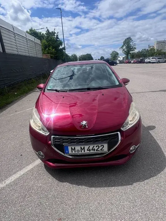 Gebraucht Peugeot 208 Active 95 PS (69 kW) 2012 Rot Kleinwagen