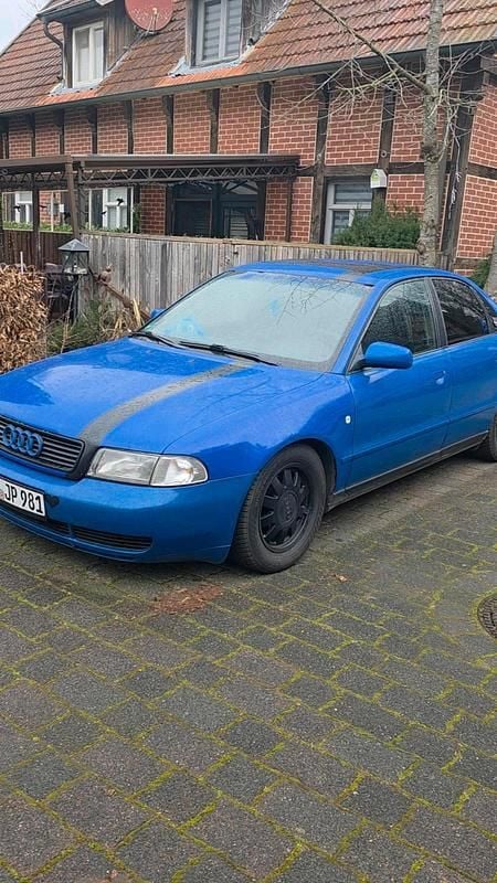 Blau Gebraucht 1997 Audi A4 Limousine | 1.000 € (Guter Preis) - Bild 1/4