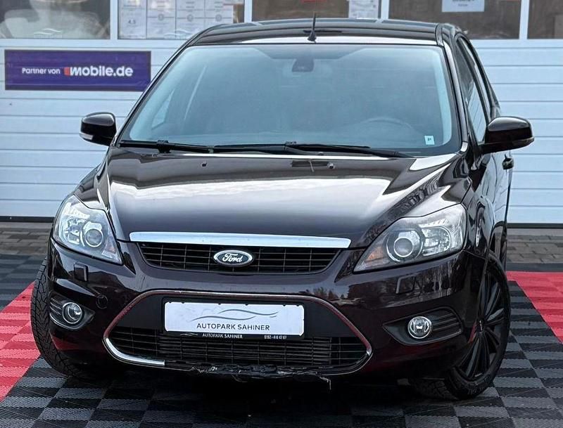 Rot Gebraucht 2008 Ford Focus Titanium Limousine | 2.490 € (Guter Preis) - Bild 1/4