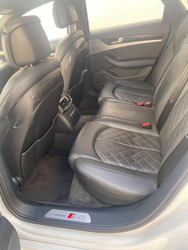 Gebraucht Audi S8 Ambiente 519 PS (381 kW) 2015 Weiß Limousine