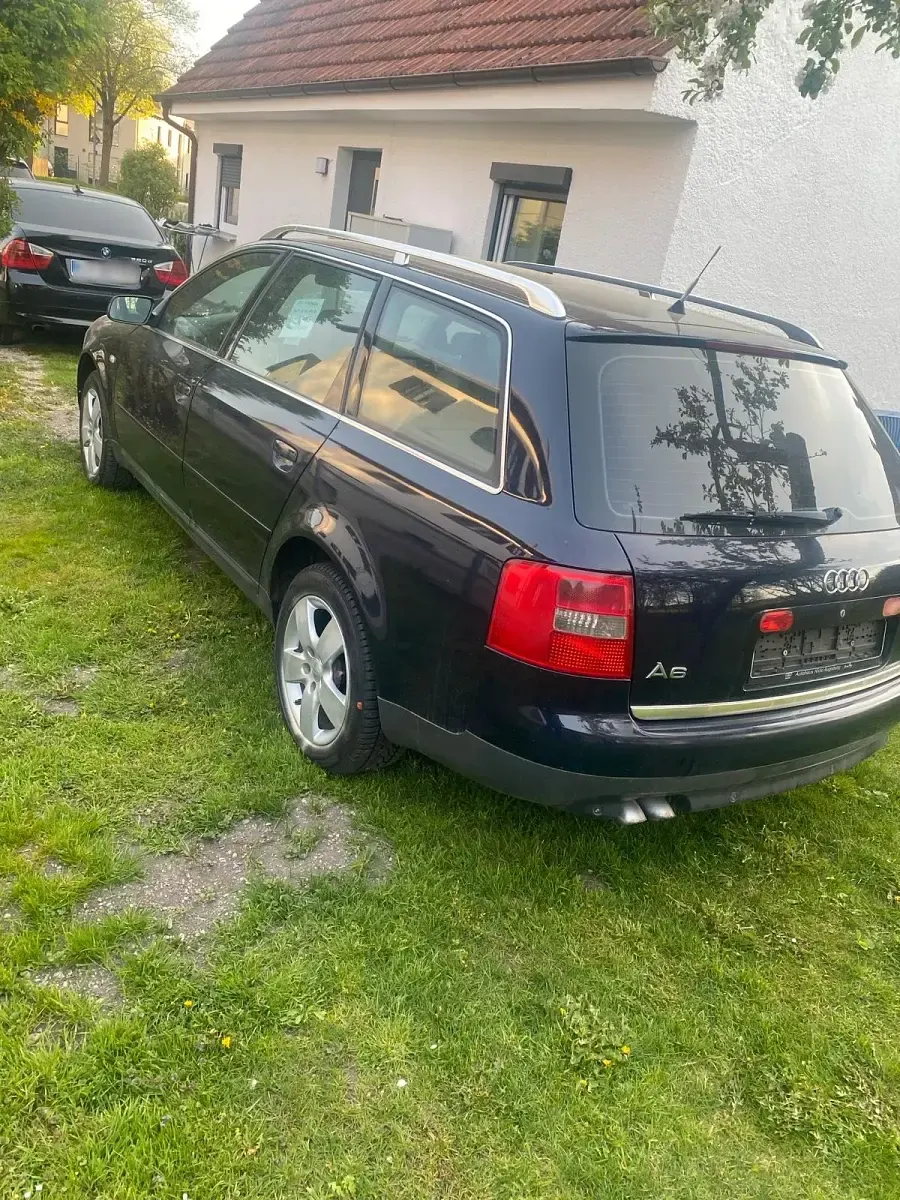 Używany Audi A6 131 KM (96 kW) 2002 Niebieski Kombi