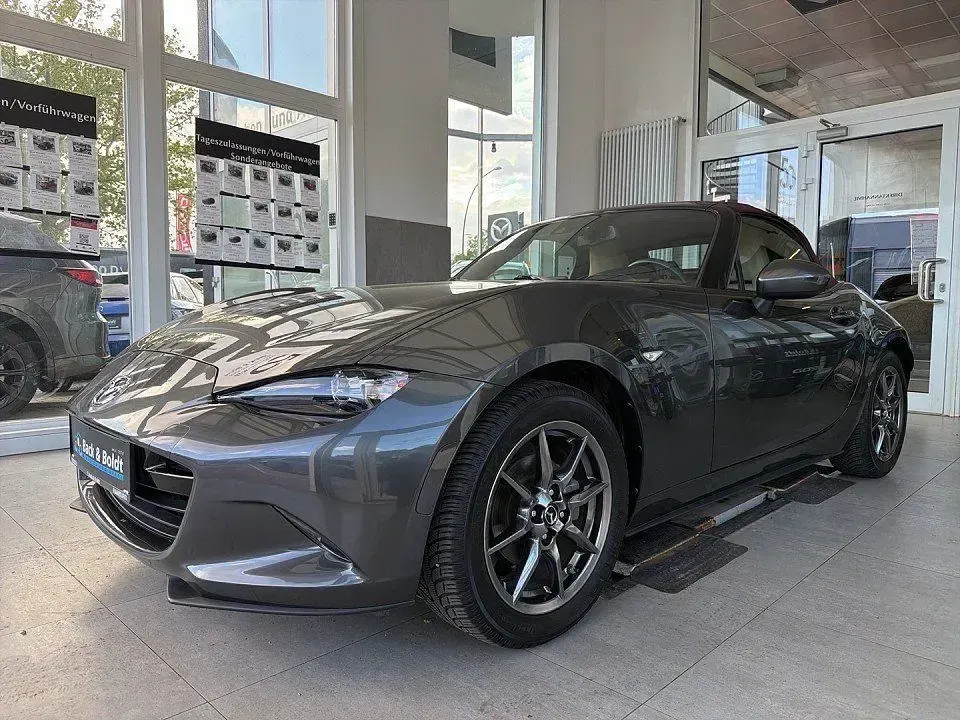 Używany Mazda MX5 131 KM (96 kW) 2018 Szary Kabriolet