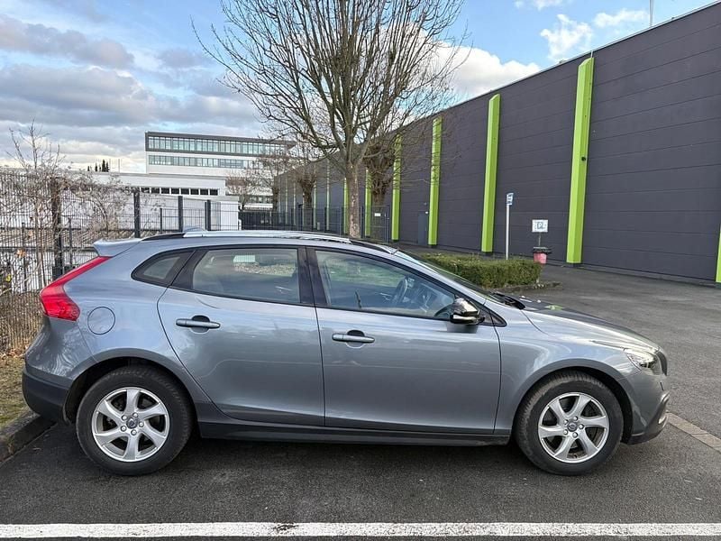 Grau Gebraucht 2016 Volvo V40 CC Kombi | 11.500 € (Fairer Preis) - Bild 1/4