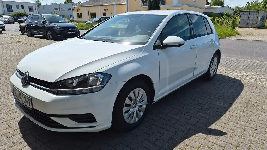 Gebraucht VW Golf VII Trendline 116 PS (85 kW) 2018 Weiß Limousine