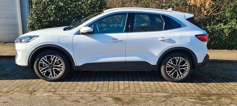 Gebraucht Ford Kuga Titanium 224 PS (164 kW) 2020 Weiß SUV