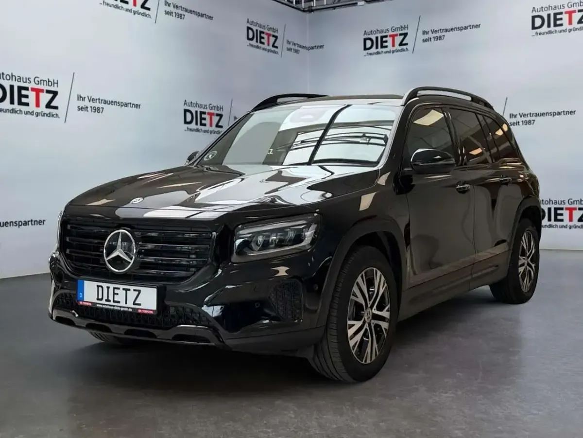 Gebraucht Mercedes GLB200 Progressive 150 PS (110 kW) 2025 Kosmosschwarz SUV