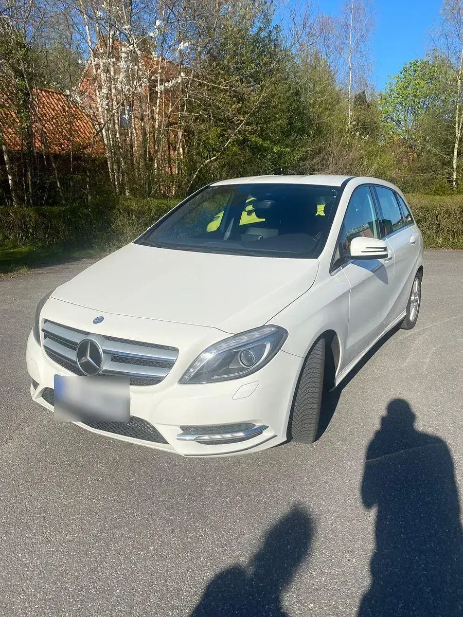 Gebraucht Mercedes B180 122 PS (89 kW) 2012 Weiß Van / Kleinbus