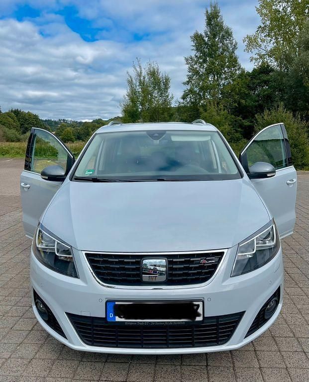 Weiß Gebraucht 2022 Seat Alhambra FR-Line Van / Kleinbus | 38.990 € (Teuer) - Bild 1/4