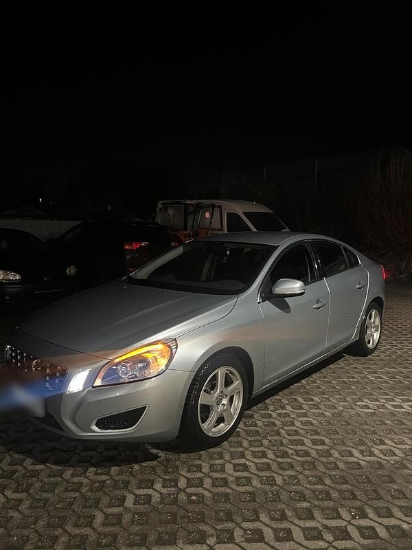 Gebraucht Volvo S60 163 PS (119 kW) 2012 Silber Limousine