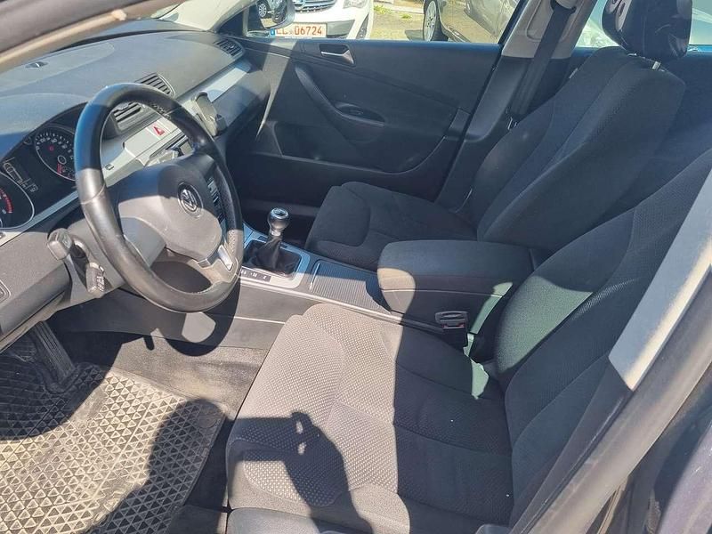 Second-hand VW Passat Comfortline 122 CP (89 kW) 2011 Gri Break