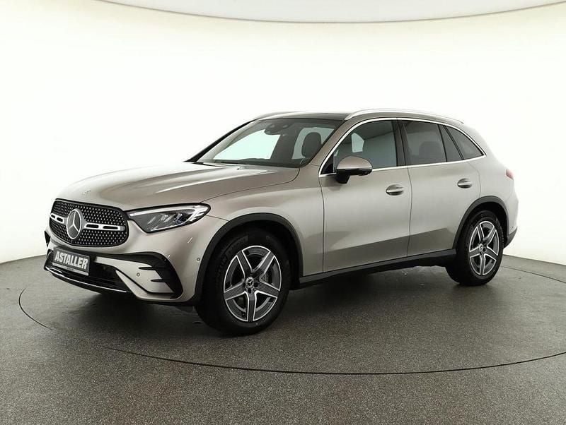 Gebraucht Mercedes GLC300 AMG line 258 PS (189 kW) 2024 Silber SUV