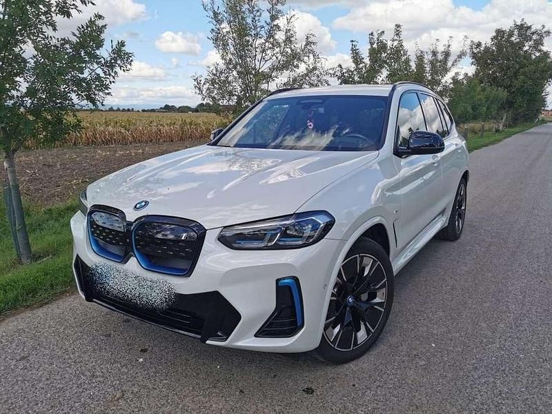 Gebraucht BMW iX3 Impressive 210 kW (286 PS) 2023 Weiß SUV