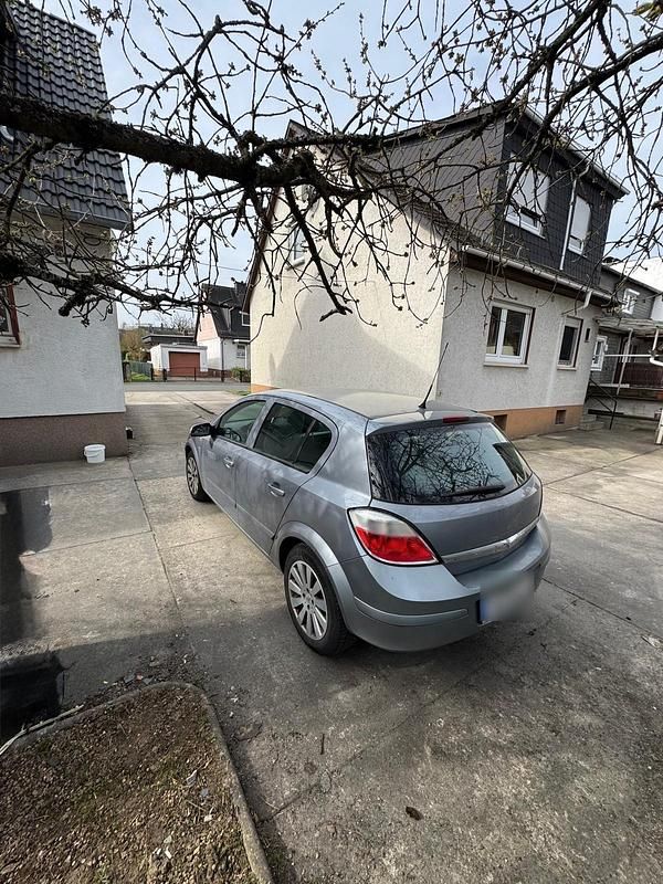 Gebraucht Opel Astra 105 PS (77 kW) 2006 Silber Limousine