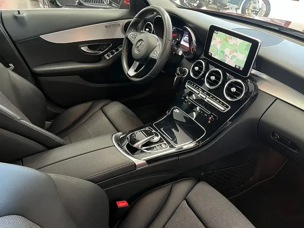 Gebraucht Mercedes C180 156 PS (114 kW) 2017 Rot Kombi
