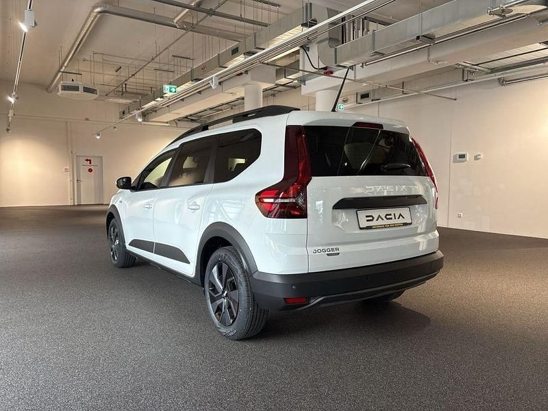 Neu Dacia Jogger Essentiel 110 PS (80 kW) 2025 Weiß Van / Kleinbus