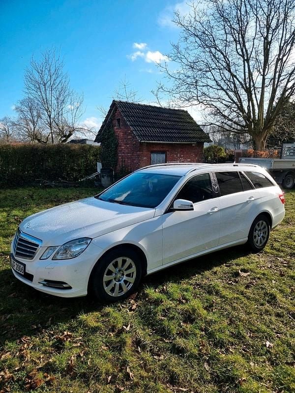 Gebraucht Mercedes E220 170 PS (125 kW) 2012 Weiß Kombi
