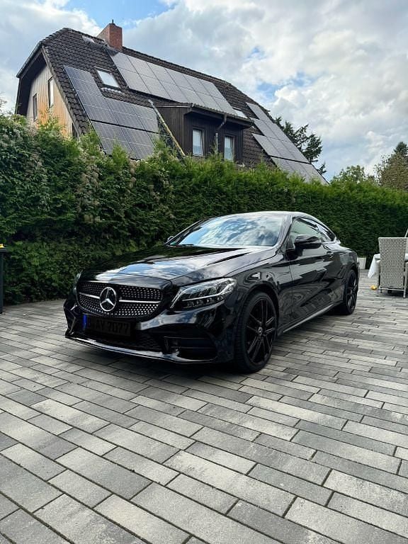 Schwarz Gebraucht 2022 Mercedes C200 AMG Coupé | 36.000 € (Superpreis) - Bild 1/4