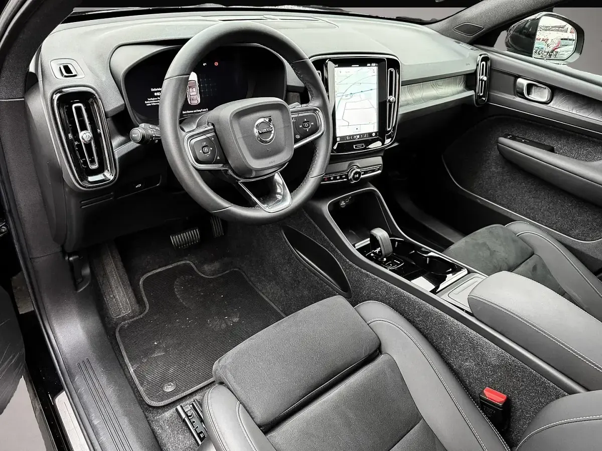 Gebraucht Volvo EC40 Plus 300 kW (408 PS) 2025 Manufacturer SUV