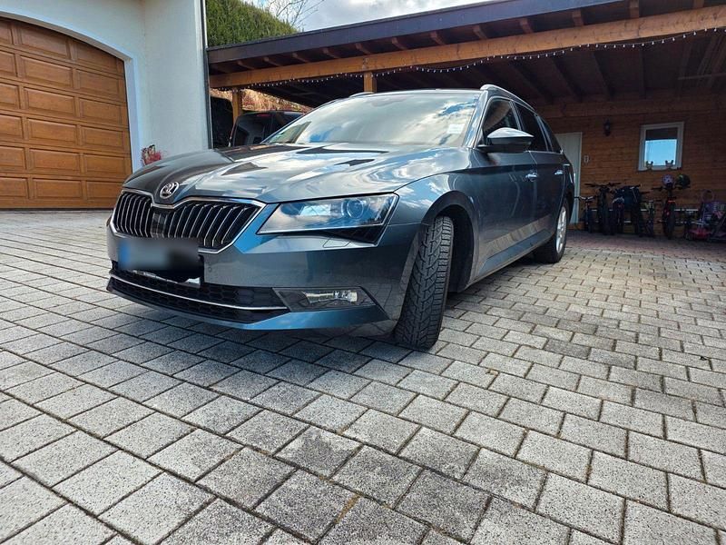 Gebraucht Skoda Superb Style 190 PS (139 kW) 2017 Grau Kombi