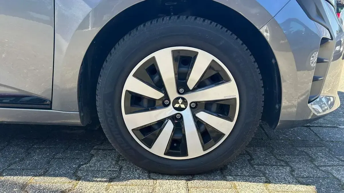 Gebraucht Mitsubishi Colt Basis 67 PS (49 kW) 2025 Achatgrau (m) Kleinwagen