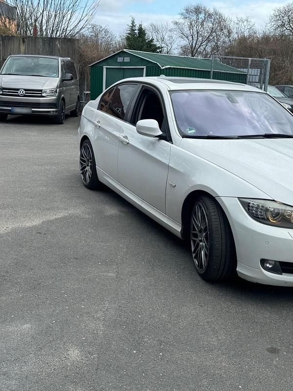 Second-hand BMW 318 143 CP (105 kW) 2010 Alb Berlinǎ