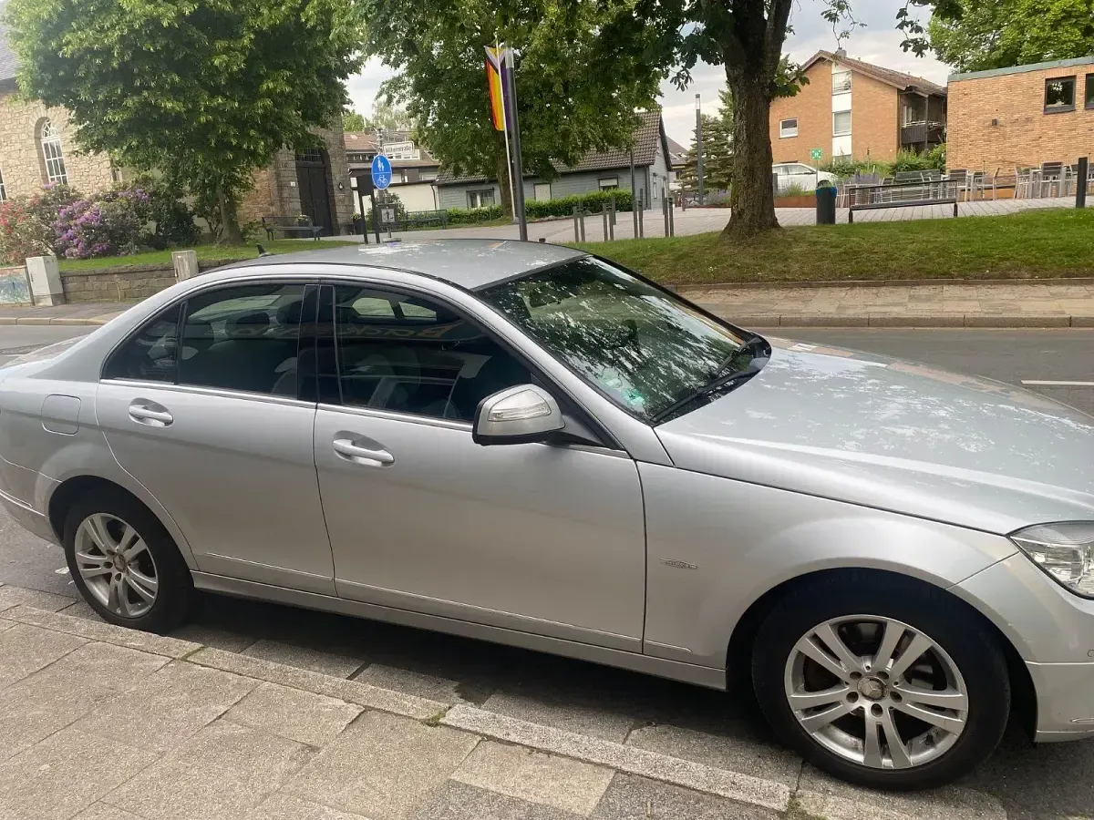 Gebraucht Mercedes C220 Elegance 170 PS (125 kW) 2008 Silber Limousine