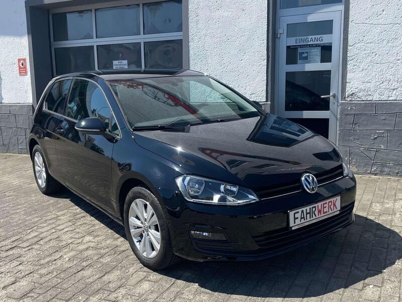 Schwarz Gebraucht 2015 VW Golf VII Comfortline Kleinwagen | 11.111 € (Fairer Preis) - Bild 1/4