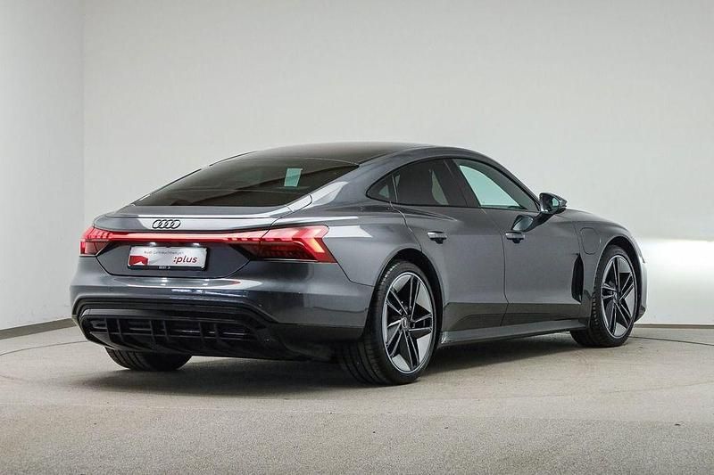 Gebraucht Audi e-tron GT quattro Comfort 350 kW (476 PS) 2023 Daytonagrau perleffekt Limousine