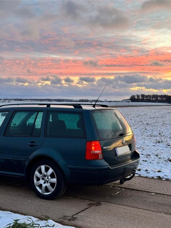 Grün Gebraucht 2004 VW Golf IV Kombi | 3.200 € (Etwas zu teuer) - Bild 1/4