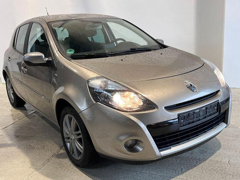 Gebraucht Renault Clio III Night&Day 111 PS (81 kW) 2012 Braun Limousine