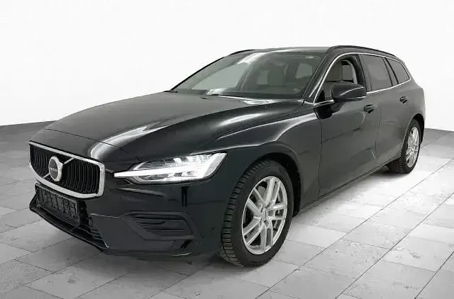 Gebraucht Volvo V60 Core 197 PS (144 kW) 2023 Black stone Kombi