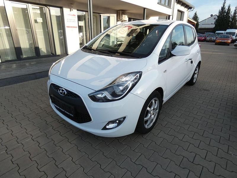 Gebraucht Hyundai ix20 90 PS (66 kW) 2015 Weiß Kleinwagen
