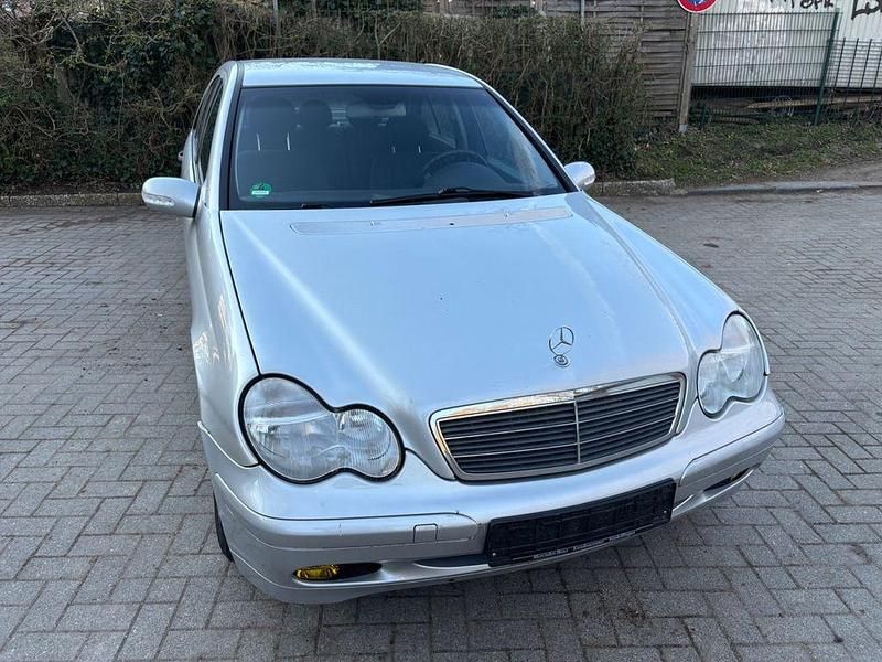 Gebraucht Mercedes C200 Classic 116 PS (85 kW) 2001 Silber Limousine