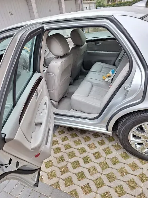 Gebraucht Cadillac Deville 291 PS (214 kW) 2010 Silber Limousine