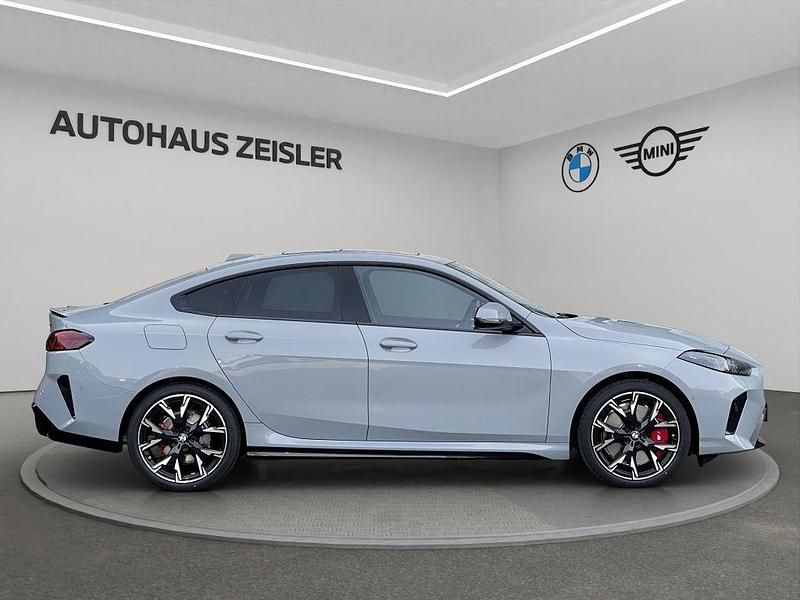 Gebraucht BMW 220 Performance 170 PS (125 kW) 2026 M brooklyn grau Coupé