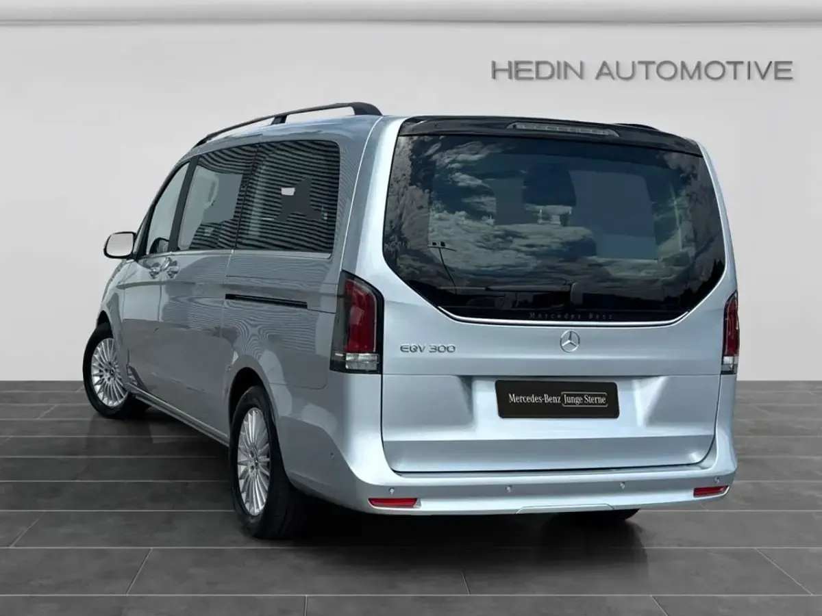 Gebraucht Mercedes EQV300 Avantgarde 150 kW (204 PS) 2024 Silber Van / Kleinbus