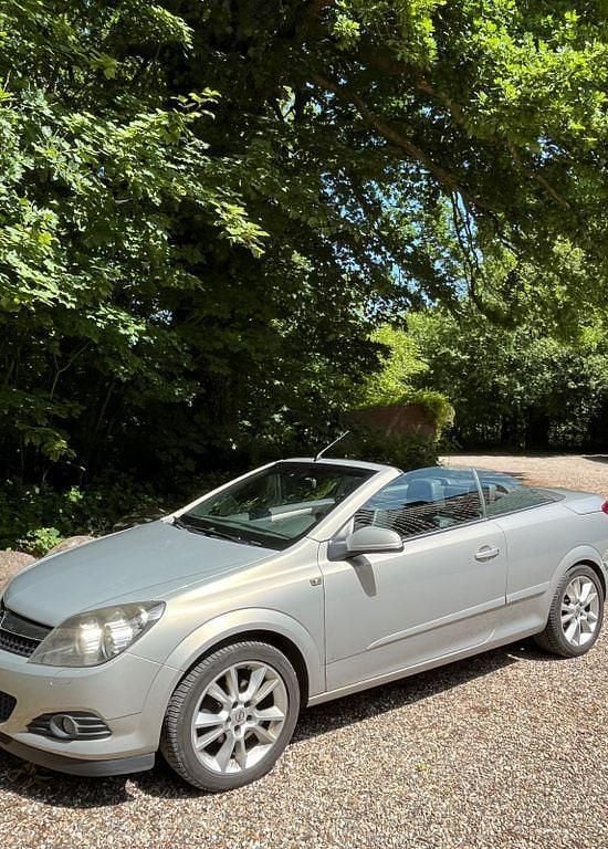 Beige Gebraucht 2006 Opel Astra Cabriolet Cosmo Cabrio | 1.499 € (Fairer Preis) - Bild 1/4