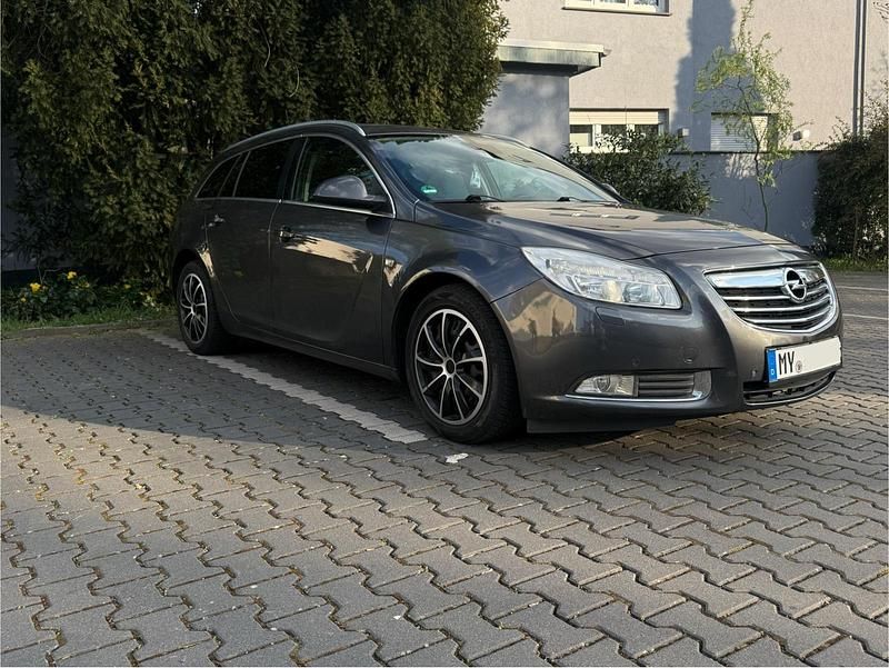 Grau Gebraucht 2009 Opel Insignia Kombi | 5.400 € (Etwas zu teuer) - Bild 1/4