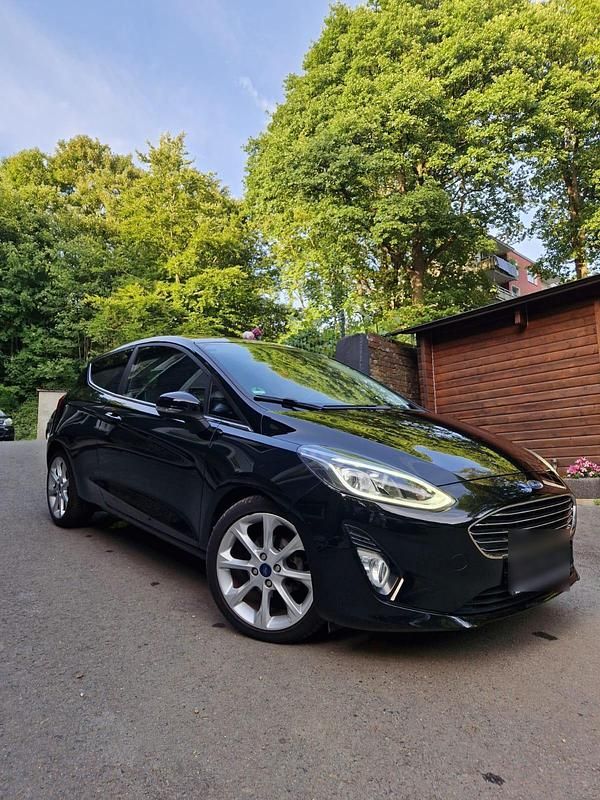 Schwarz Gebraucht 2017 Ford Fiesta Titanium Kleinwagen | 8.000 € (Guter Preis) - Bild 1/4